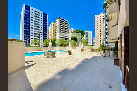 Apartamento para alugar com 168m², 3 quartos e 2 vagas Apartamento para alugar com 168m², 3 quartos e 2 vagasÁrea comum - Piscina