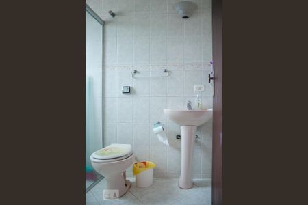 Casa à venda com 413m², 4 quartos e 5 vagasBanheiro do Quarto 4