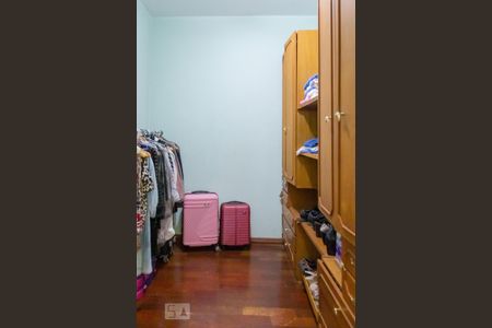 Casa à venda com 413m², 4 quartos e 5 vagasCloset do quarto 1