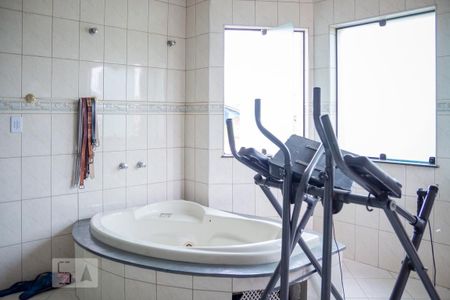 Casa à venda com 413m², 4 quartos e 5 vagasBanheiro do Quarto 1