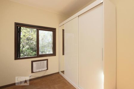 QUARTO 1 de apartamento para alugar com 2 quartos, 78m² em Rio Branco, Porto Alegre