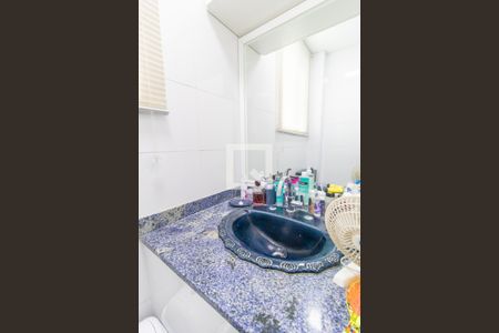 Casa à venda com 368m², 4 quartos e 2 vagas Casa à venda com 368m², 4 quartos e 2 vagasBanheiro da Suíte 1