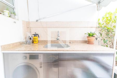 Casa à venda com 368m², 4 quartos e 2 vagas Casa à venda com 368m², 4 quartos e 2 vagasÁrea de Serviço