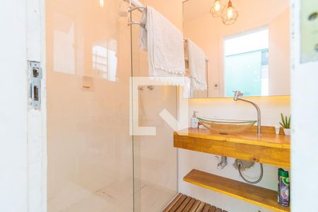 Casa à venda com 368m², 4 quartos e 2 vagas Casa à venda com 368m², 4 quartos e 2 vagasBanheiro social