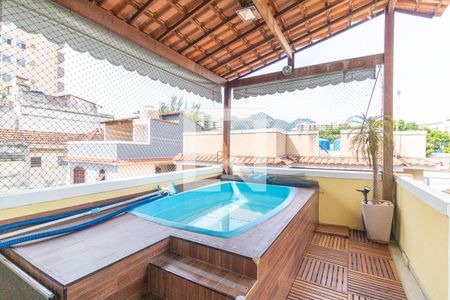 Casa à venda com 368m², 4 quartos e 2 vagas Casa à venda com 368m², 4 quartos e 2 vagasPiscina Coberta
