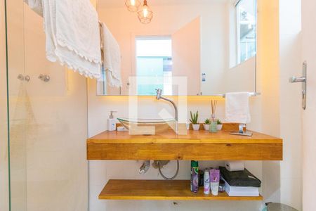 Casa à venda com 368m², 4 quartos e 2 vagas Casa à venda com 368m², 4 quartos e 2 vagasBanheiro social