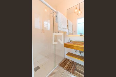 Casa à venda com 368m², 4 quartos e 2 vagas Casa à venda com 368m², 4 quartos e 2 vagasBanheiro social