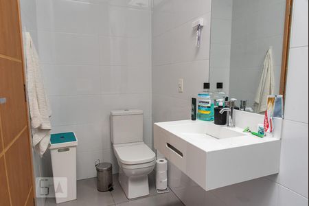 Casa à venda com 350m², 5 quartos e 3 vagas Casa à venda com 350m², 5 quartos e 3 vagasBanheiro da suíte 2