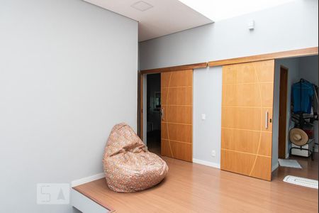 Casa à venda com 350m², 5 quartos e 3 vagas Casa à venda com 350m², 5 quartos e 3 vagasÁrea livre