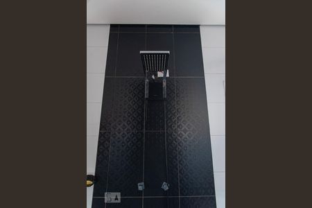 Casa à venda com 350m², 5 quartos e 3 vagas Casa à venda com 350m², 5 quartos e 3 vagasChuveiro