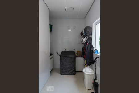 Casa à venda com 350m², 5 quartos e 3 vagas Casa à venda com 350m², 5 quartos e 3 vagasÁrea de serviço