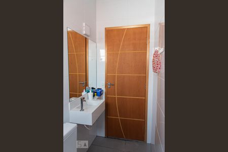 Casa à venda com 350m², 5 quartos e 3 vagas Casa à venda com 350m², 5 quartos e 3 vagasBanheiro da suíte 4