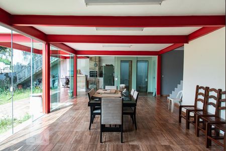 Casa à venda com 350m², 5 quartos e 3 vagas Casa à venda com 350m², 5 quartos e 3 vagasSalão de festas