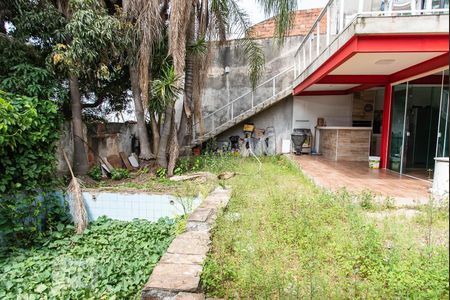 Casa à venda com 350m², 5 quartos e 3 vagas Casa à venda com 350m², 5 quartos e 3 vagasQuintal