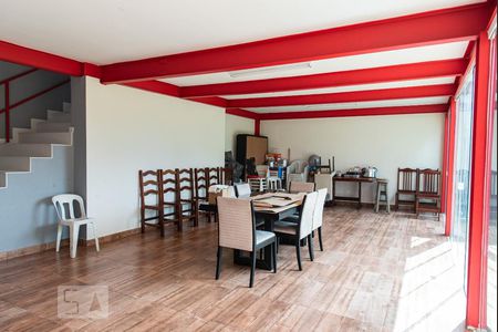 Casa à venda com 350m², 5 quartos e 3 vagas Casa à venda com 350m², 5 quartos e 3 vagasSalão de festas