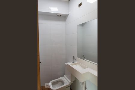 Casa à venda com 350m², 5 quartos e 3 vagas Casa à venda com 350m², 5 quartos e 3 vagasBanheiro externo