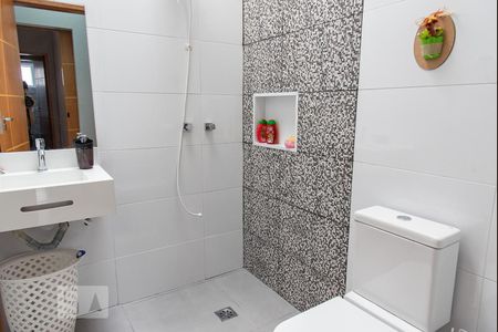 Casa à venda com 350m², 5 quartos e 3 vagas Casa à venda com 350m², 5 quartos e 3 vagasBanheiro da suíte 3