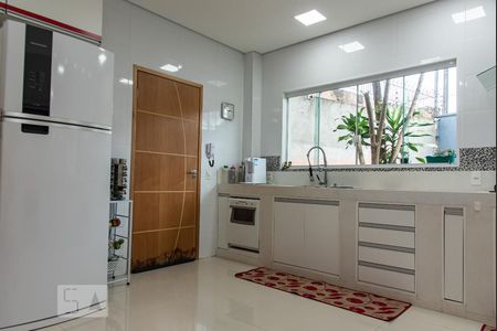 Casa à venda com 350m², 5 quartos e 3 vagas Casa à venda com 350m², 5 quartos e 3 vagasCozinha
