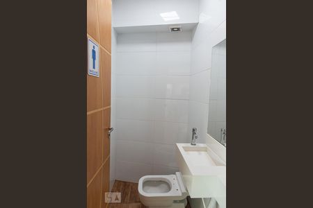 Casa à venda com 350m², 5 quartos e 3 vagas Casa à venda com 350m², 5 quartos e 3 vagasBanheiro externo