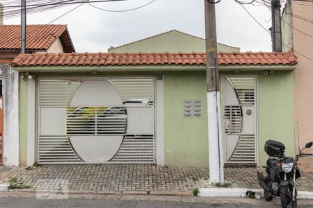 Casa à venda com 110m², 2 quartos e 2 vagas Casa à venda com 110m², 2 quartos e 2 vagasFachada