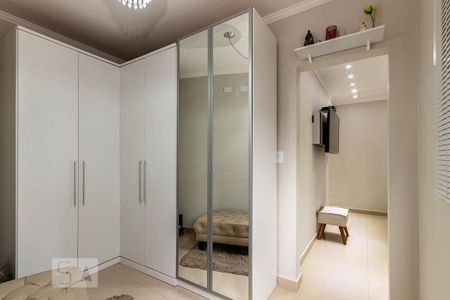 Casa à venda com 110m², 2 quartos e 2 vagas Casa à venda com 110m², 2 quartos e 2 vagasCloset suíte 1
