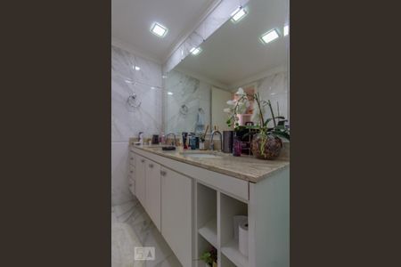 Apartamento à venda com 300m², 4 quartos e 2 vagas Apartamento à venda com 300m², 4 quartos e 2 vagasBanheiro Quarto 4 - Suíte