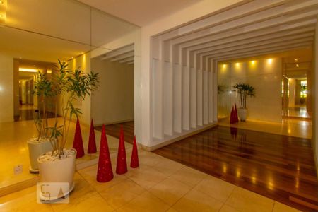 Apartamento à venda com 300m², 4 quartos e 2 vagas Apartamento à venda com 300m², 4 quartos e 2 vagasHall social