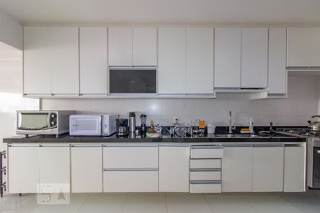 Apartamento à venda com 300m², 4 quartos e 2 vagas Apartamento à venda com 300m², 4 quartos e 2 vagasCozinha