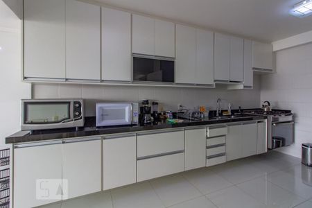 Apartamento à venda com 300m², 4 quartos e 2 vagas Apartamento à venda com 300m², 4 quartos e 2 vagasCozinha