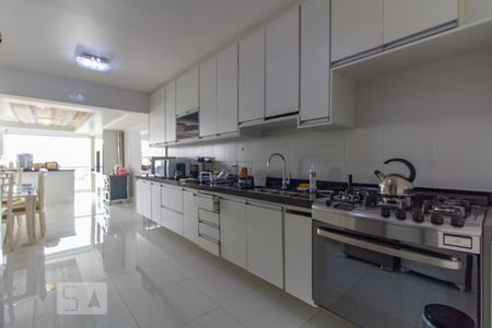 Apartamento à venda com 300m², 4 quartos e 2 vagas Apartamento à venda com 300m², 4 quartos e 2 vagasCozinha