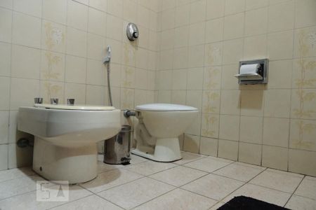 Casa à venda com 450m², 4 quartos e 8 vagas Casa à venda com 450m², 4 quartos e 8 vagasBanheiro Social