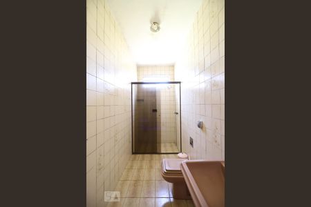 Casa à venda com 228m², 4 quartos e 3 vagas Casa à venda com 228m², 4 quartos e 3 vagasSuíte Banheiro
