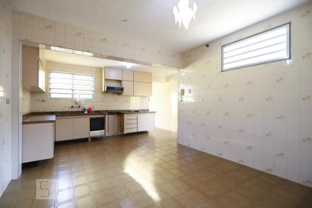 Casa à venda com 228m², 4 quartos e 3 vagas Casa à venda com 228m², 4 quartos e 3 vagasCozinha