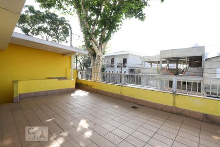 Casa à venda com 228m², 4 quartos e 3 vagas Casa à venda com 228m², 4 quartos e 3 vagasTerraço