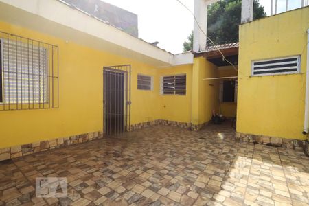 Casa à venda com 228m², 4 quartos e 3 vagas Casa à venda com 228m², 4 quartos e 3 vagasQuintal