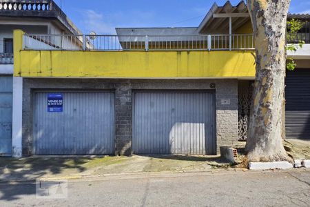 Casa à venda com 228m², 4 quartos e 3 vagas Casa à venda com 228m², 4 quartos e 3 vagasFachada