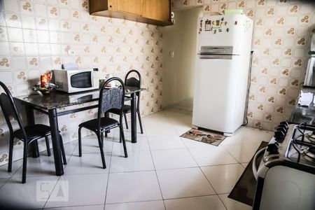 Casa à venda com 122m², 3 quartos e 2 vagas Casa à venda com 122m², 3 quartos e 2 vagasCozinha