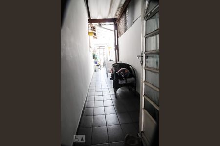 Casa à venda com 122m², 3 quartos e 2 vagas Casa à venda com 122m², 3 quartos e 2 vagasCorredor