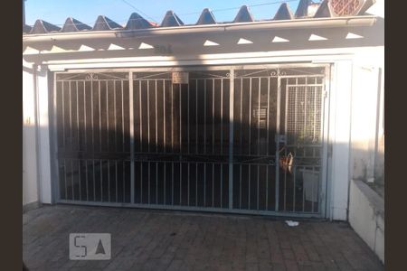 Casa à venda com 122m², 3 quartos e 2 vagas Casa à venda com 122m², 3 quartos e 2 vagasFachada