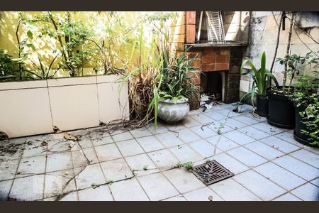 Casa à venda com 122m², 3 quartos e 2 vagas Casa à venda com 122m², 3 quartos e 2 vagasQuintal