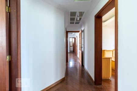 Apartamento à venda com 207m², 4 quartos e 4 vagas Apartamento à venda com 207m², 4 quartos e 4 vagasCorredor