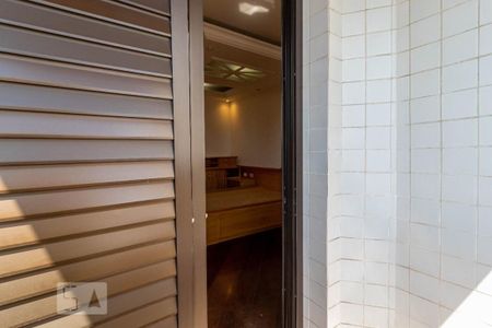 Apartamento à venda com 207m², 4 quartos e 4 vagas Apartamento à venda com 207m², 4 quartos e 4 vagasVaranda da Suíte 2