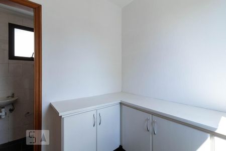 Apartamento à venda com 207m², 4 quartos e 4 vagas Apartamento à venda com 207m², 4 quartos e 4 vagasQuarto de Serviço