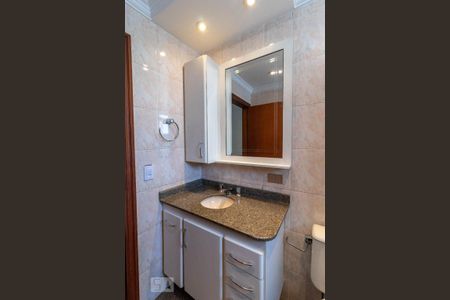 Apartamento à venda com 207m², 4 quartos e 4 vagas Apartamento à venda com 207m², 4 quartos e 4 vagasBanheiro Comum - Pia