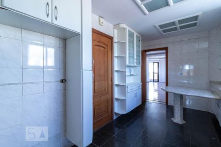 Apartamento à venda com 207m², 4 quartos e 4 vagas Apartamento à venda com 207m², 4 quartos e 4 vagasCozinha