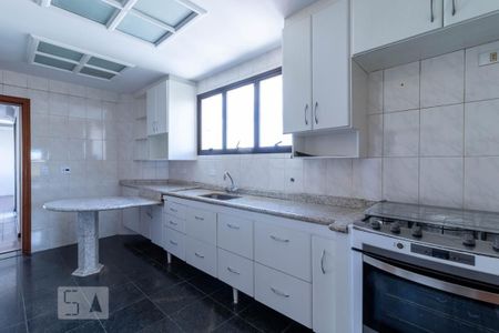 Apartamento à venda com 207m², 4 quartos e 4 vagas Apartamento à venda com 207m², 4 quartos e 4 vagasCozinha