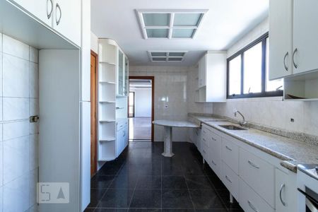 Apartamento à venda com 207m², 4 quartos e 4 vagas Apartamento à venda com 207m², 4 quartos e 4 vagasCozinha