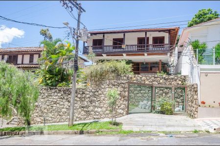 Casa à venda com 500m², 4 quartos e 3 vagasFachada