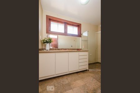 Casa à venda com 500m², 4 quartos e 3 vagasBanheiro da Suíte 2