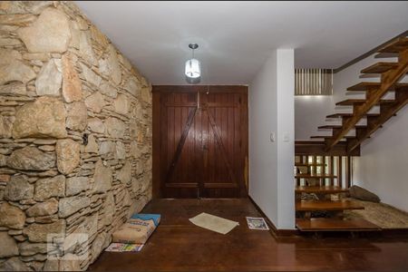 Casa à venda com 500m², 4 quartos e 3 vagasHall de Entrada - escada